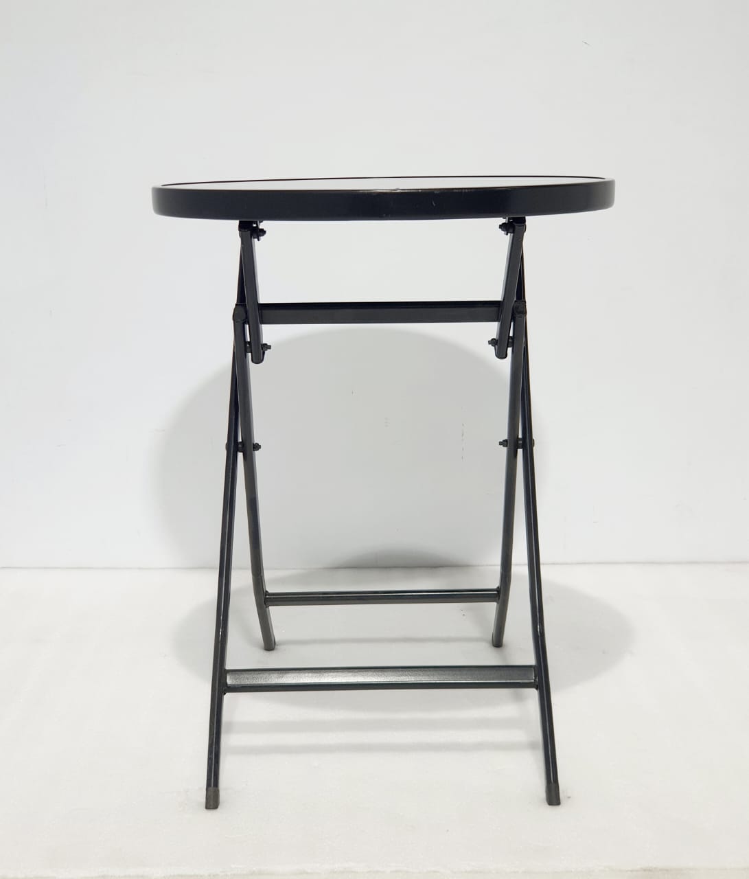 Round 4-Seater Discussion Table in plywood with laminate — White laminate